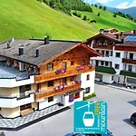 ベッド・アンド・ブレックファスト Gaestehaus Hochstaffl 3*