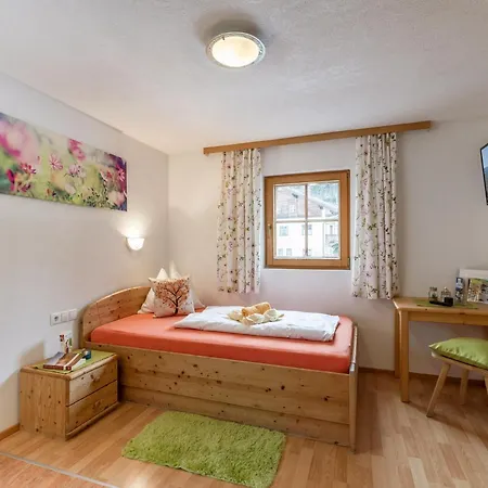 Gaestehaus Hochstaffl Bed & Breakfast 2*