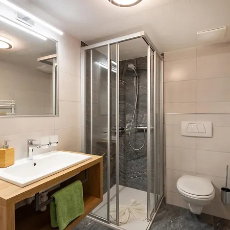 Gaestehaus Hochstaffl Bed & Breakfast 2*