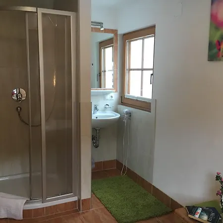 Bed & Breakfast Gaestehaus Hochstaffl 2*